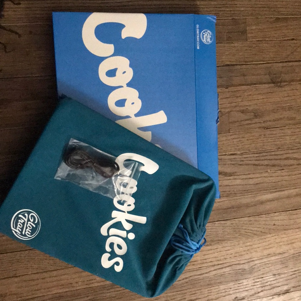 Cookies glow tray